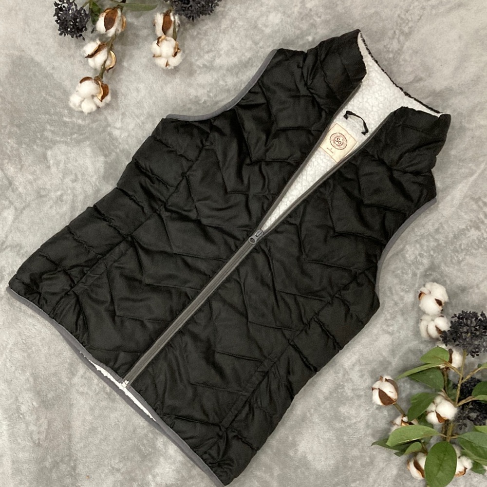 SO brand Sherpa lined womens black vest. Size S.